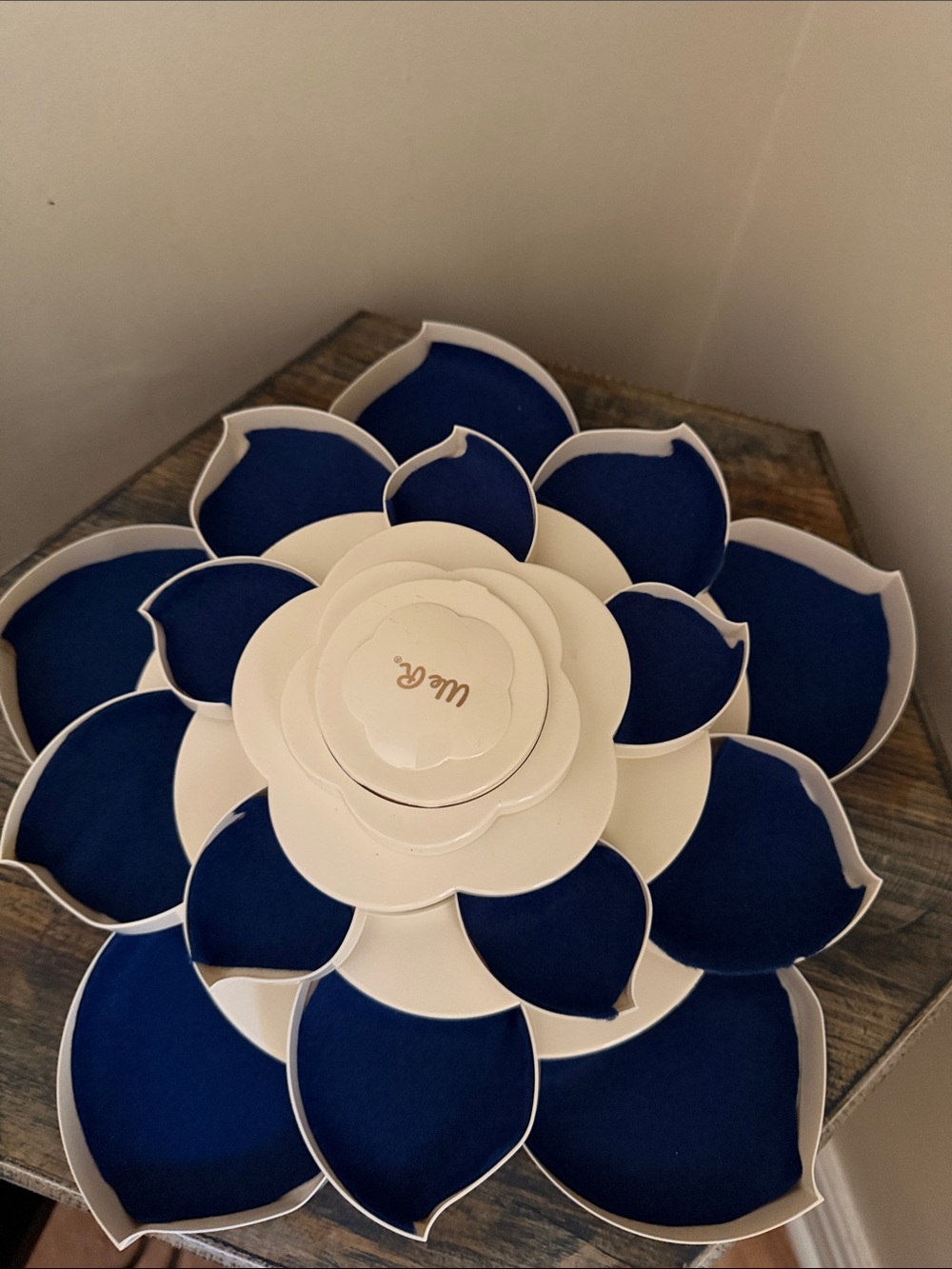 Memory Keepers White Floral Storage Box with blue interior - Picture 5 of 5